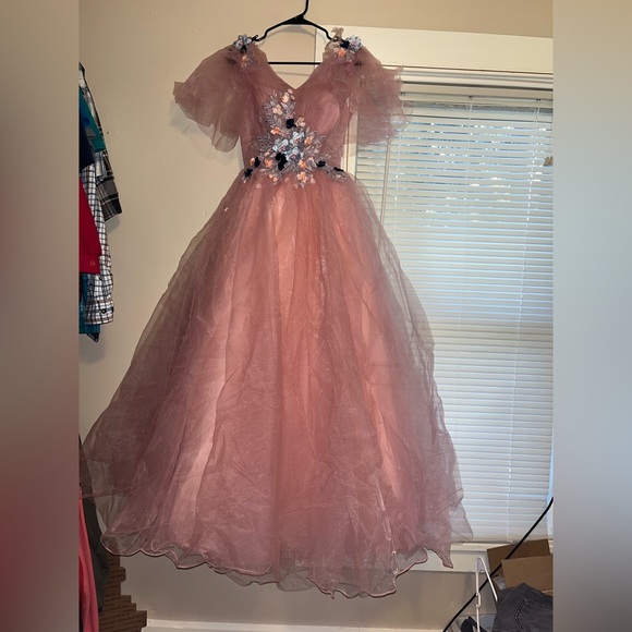Dresses & Skirts - Gorgeous pink ball gown